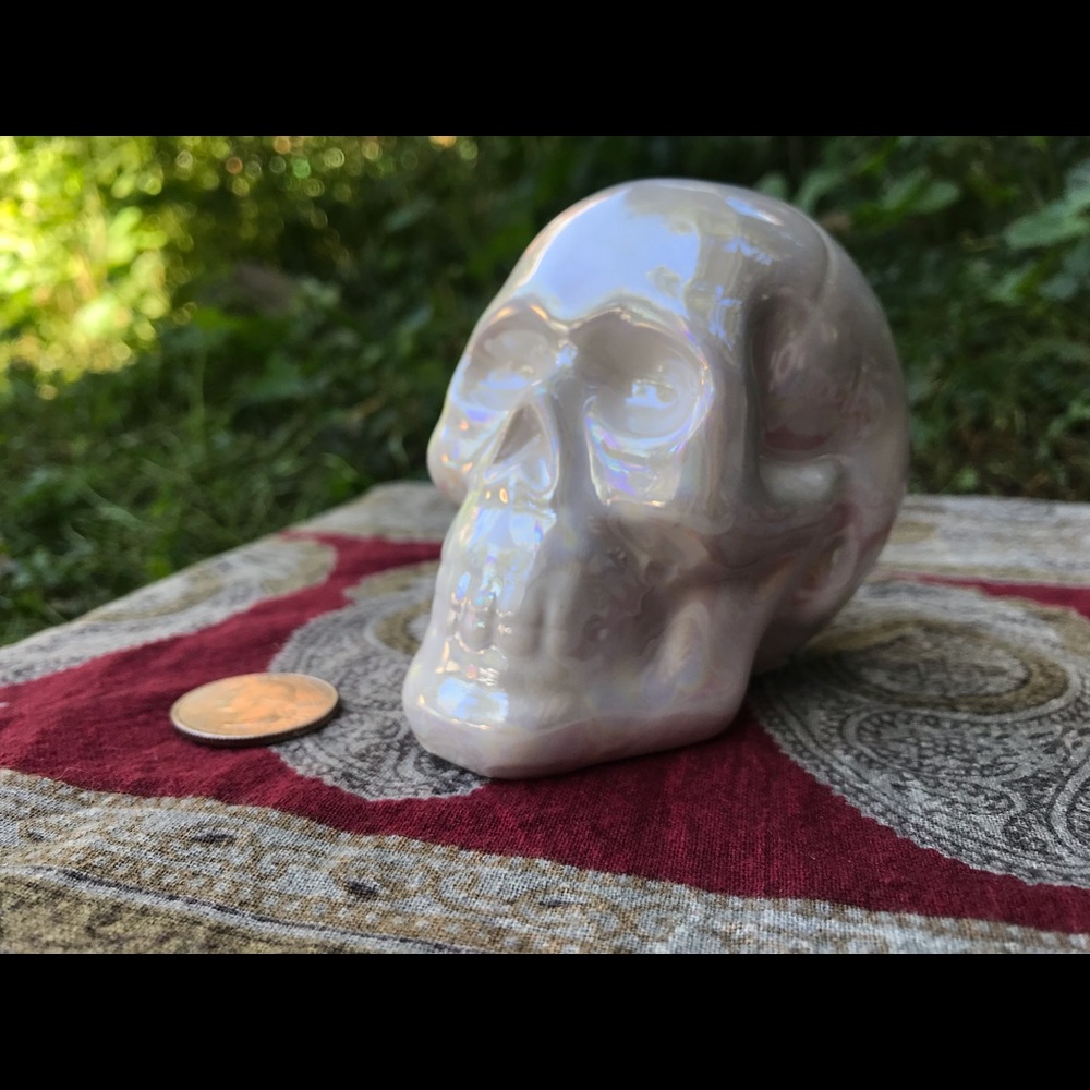 Skull Statue - Picture 2 of 3